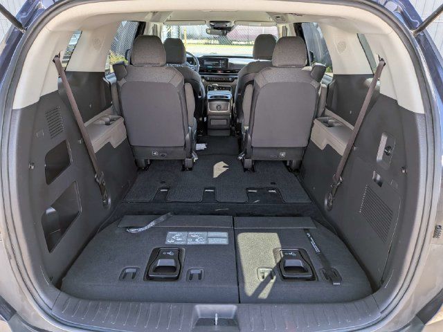 Used 2025 Kia Carnival LX FWD image 13
