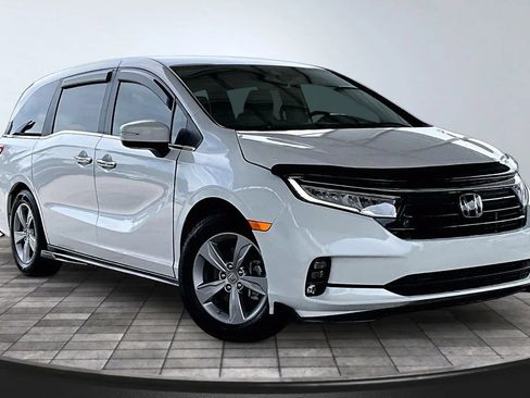 Used 2024 Honda Odyssey EX image 3