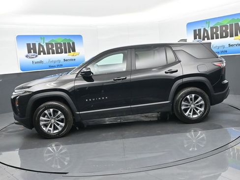 Used 2025 Chevrolet Equinox LT image 2