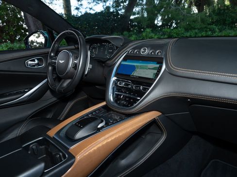 Used 2021 Aston Martin DBX AWD/4WD image 14