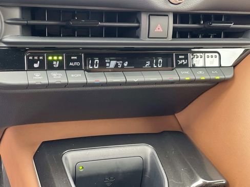 Used 2025 Toyota Crown Signia w/ Advanced Technology Package AWD/4WD image 12