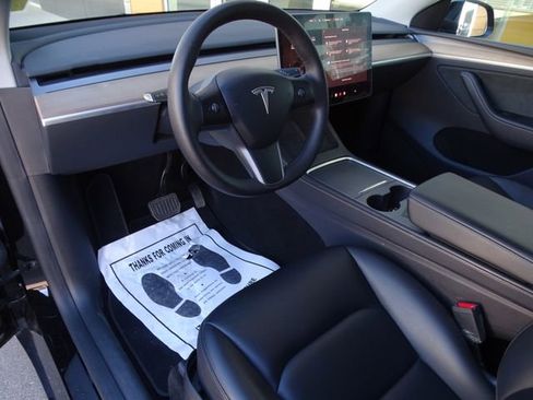 Used 2023 Tesla Model Y Long Range image 24