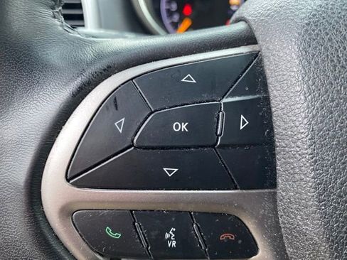 Used 2018 Jeep Grand Cherokee Laredo AWD/4WD image 17