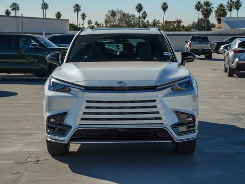 New 2026 Lexus TX 500h AWD image 2