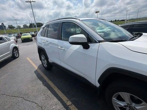Used 2021 Toyota RAV4 XLE w/ Convenience Package AWD/4WD image 15