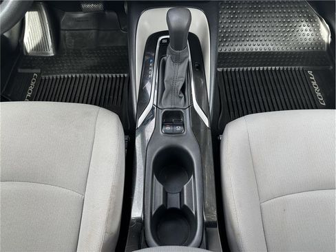 Used 2020 Toyota Corolla LE image 25