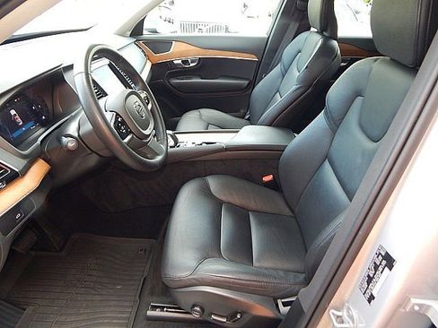 Certified 2024 Volvo XC90 B6 Plus w/ Protection Package Premier image 15