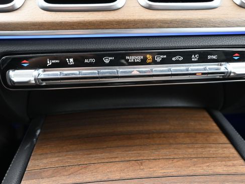 Used 2021 Mercedes-Benz GLE 350 w/ Premium Package image 17