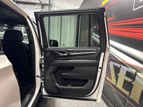 Used 2022 GMC Yukon XL Denali AWD/4WD image 28