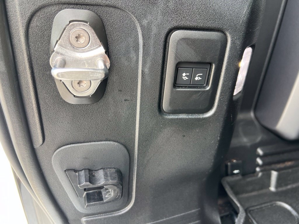 Used 2020 Land Rover Defender 110 SE AWD/4WD image 24