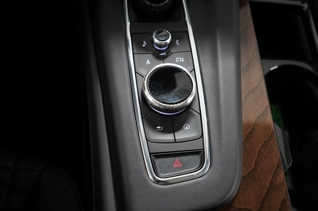 Used 2023 Cadillac Escalade Premium Luxury Platinum w/ LPO, Floor Liner Package AWD/4WD image 28