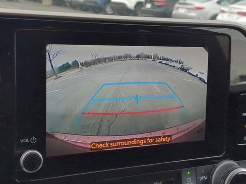 Used 2023 Toyota Highlander LE image 12