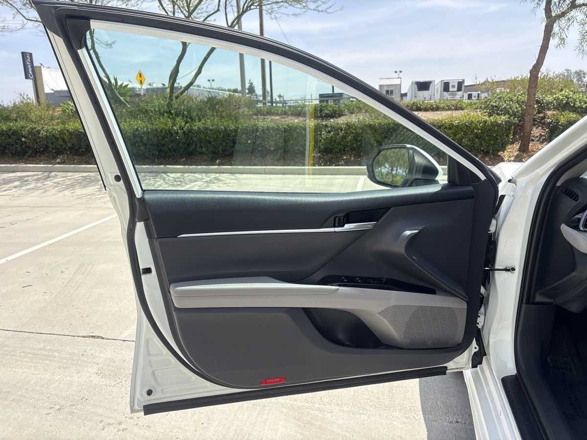 Used 2020 Toyota Camry SE w/ Carpet Mat Package FWD image 20