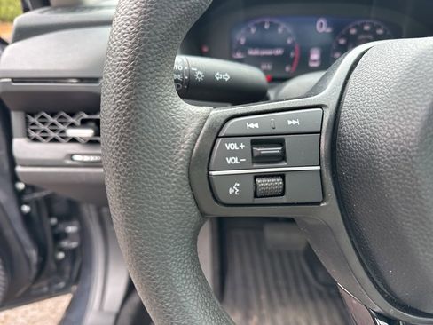 Used 2025 Honda Accord SE image 11