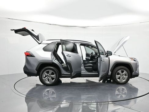 Used 2025 Toyota RAV4 XLE image 45