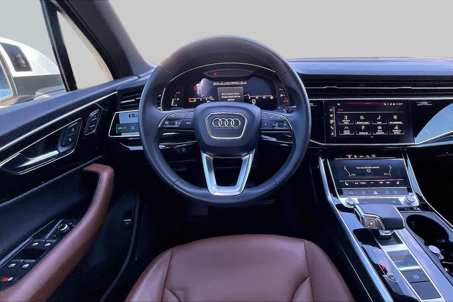 Used 2023 Audi Q7 2.0T Premium w/ Towing Package AWD/4WD image 6
