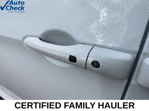 Used 2024 Chrysler Pacifica Touring-L FWD image 24