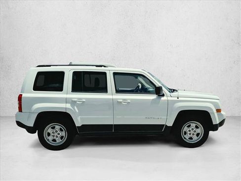 Used 2016 Jeep Patriot Sport w/ Power Value Group FWD image 4