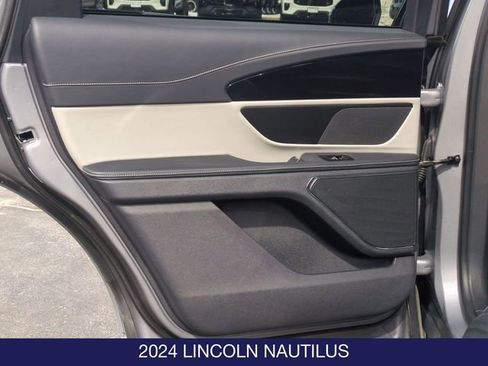 Used 2024 Lincoln Nautilus Reserve AWD/4WD image 24