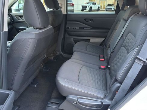 Used 2025 Nissan Pathfinder SV AWD/4WD image 11