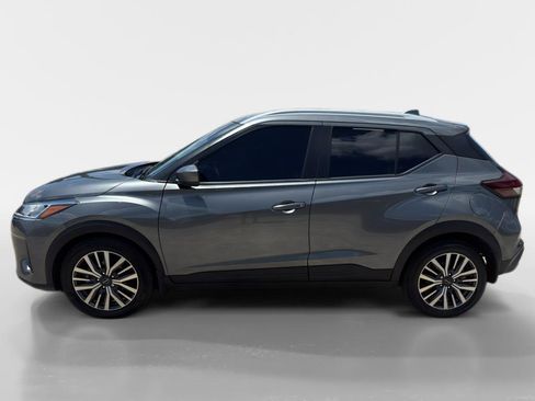 Used 2024 Nissan Kicks SV FWD image 3