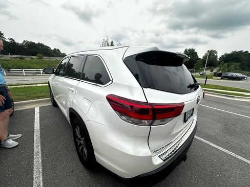 Used 2017 Toyota Highlander XLE AWD/4WD image 6