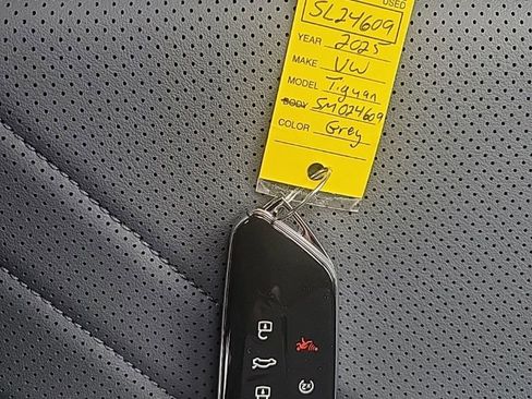 Certified 2025 Volkswagen Tiguan SE image 36