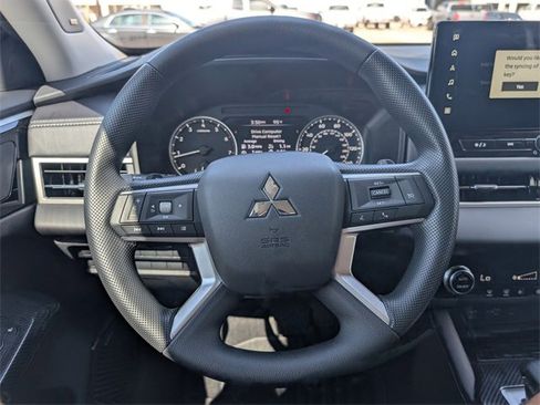 New 2025 Mitsubishi Outlander ES image 15