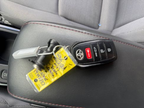 Used 2023 Toyota Corolla SE image 30