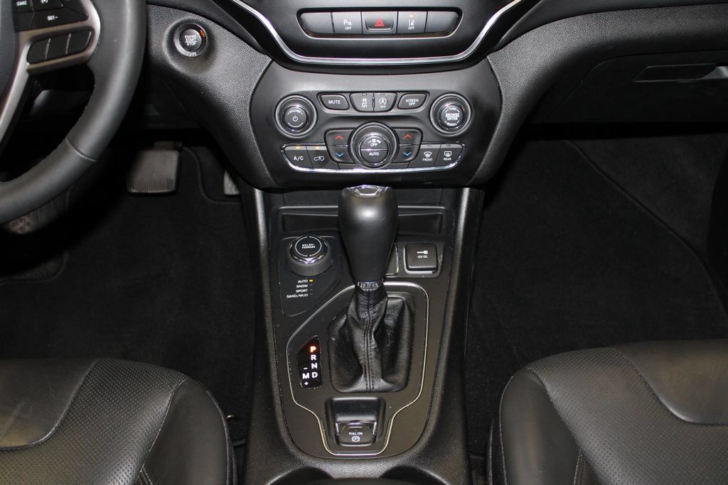 Certified 2021 Jeep Cherokee Latitude Lux w/ Sun & Sound Group AWD/4WD image 22