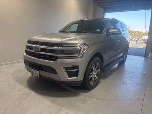 Used 2024 Ford Expedition Limited image 2
