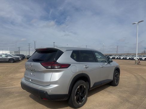 Certified 2025 Nissan Rogue SV image 22