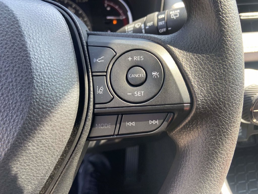 Used 2025 Toyota RAV4 XLE w/ Convenience Package FWD image 33