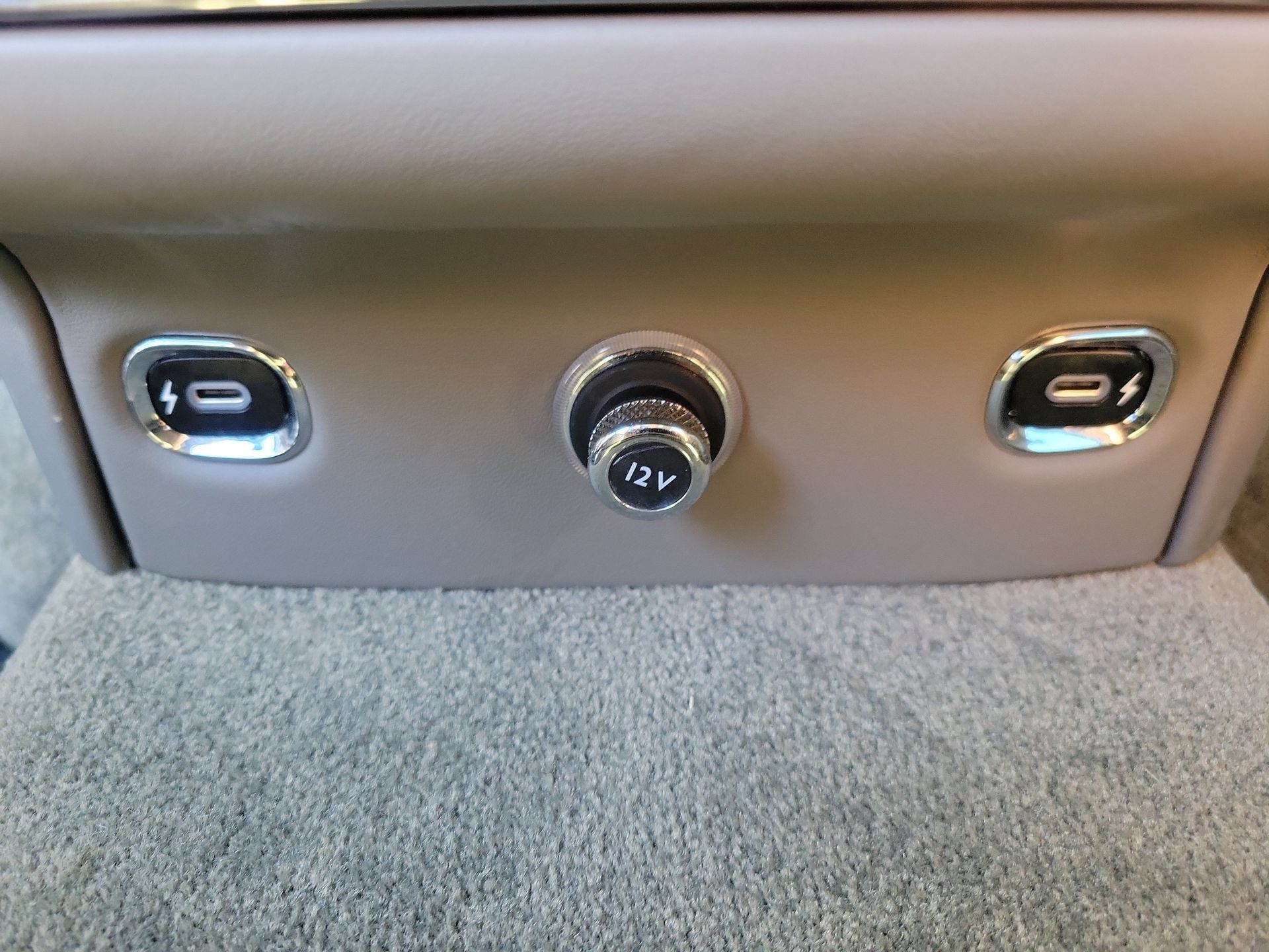 Certified 2023 Bentley Bentayga Plug-In Hybrid AWD/4WD image 23