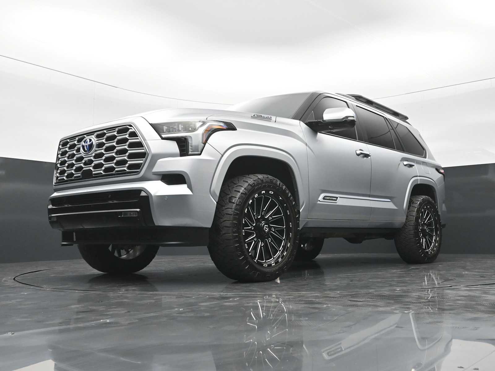 Used 2024 Toyota Sequoia Capstone AWD/4WD image 39