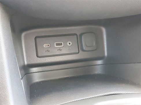 Used 2023 Chevrolet Equinox LT image 27