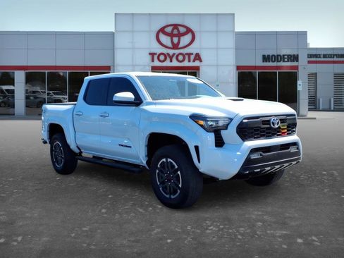 Certified 2025 Toyota Tacoma TRD Sport AWD/4WD image 8