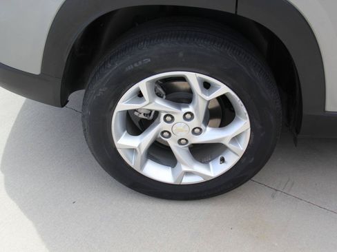 Used 2024 Chevrolet Trax LS w/ LS Convenience Package FWD image 28