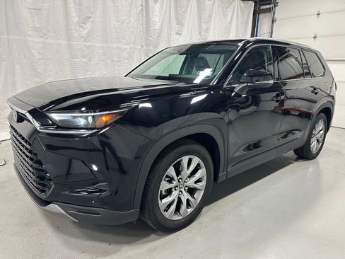 Used 2025 Toyota Grand Highlander AWD image 3