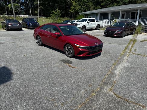 Certified 2024 Hyundai Elantra Limited FWD image 6