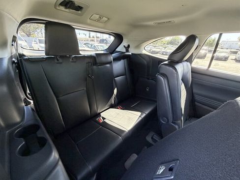 Used 2022 Toyota Highlander XLE AWD/4WD image 40