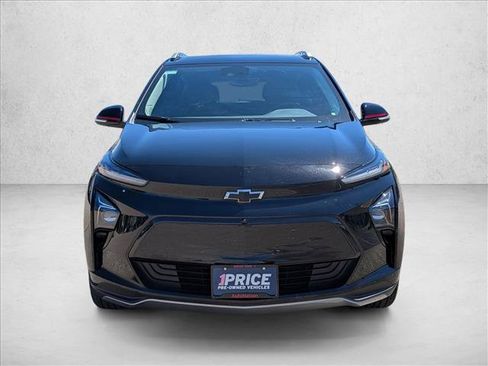 Used 2023 Chevrolet Bolt EUV Premier w/ Sun & Sound Package FWD image 2