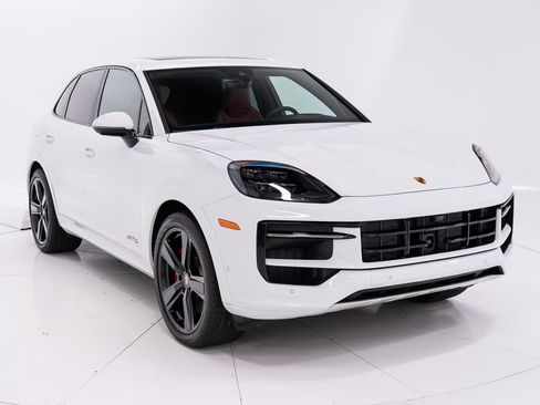 Used 2026 Porsche Cayenne GTS AWD/4WD image 7