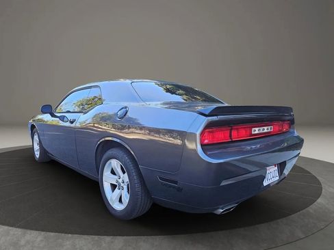 Used 2013 Dodge Challenger SXT image 3