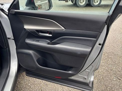 Used 2025 Toyota Grand Highlander XLE image 16