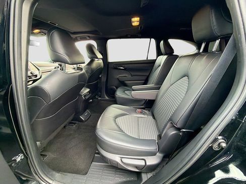 Used 2023 Toyota Highlander XSE image 25