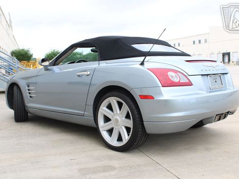 Used 2008 Chrysler Crossfire Limited image 17