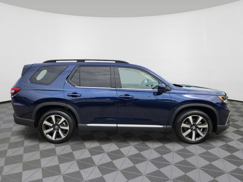 Used 2025 Honda Pilot Touring image 6