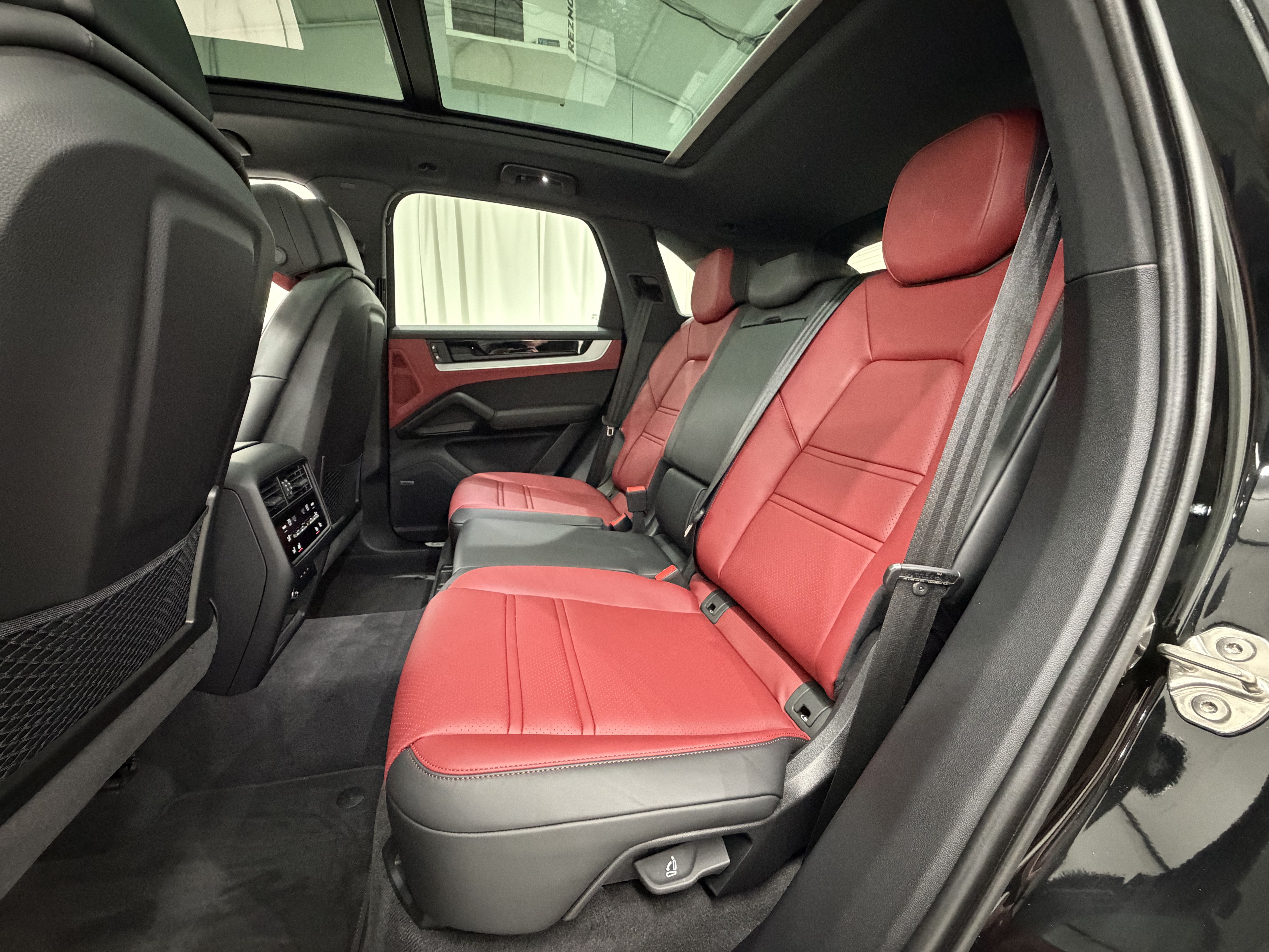 Used 2025 Porsche Cayenne S AWD/4WD image 20