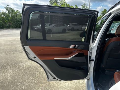 Used 2020 BMW X7 M50i image 24